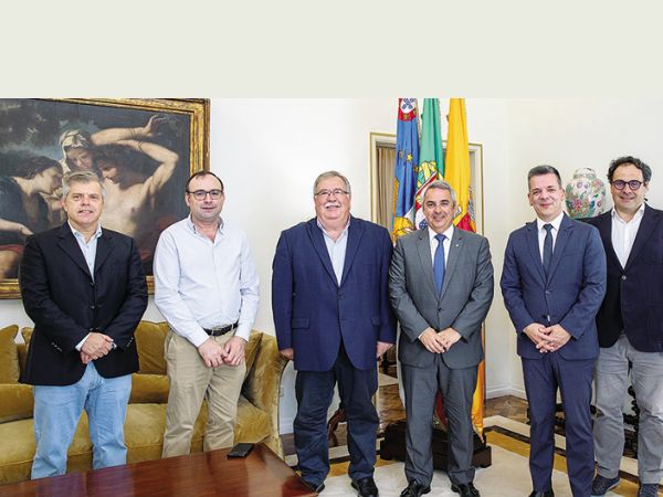 1728120319aa_Camara_de_Ponta_Delgada_recebeu_Associacao_Agricola.jpg