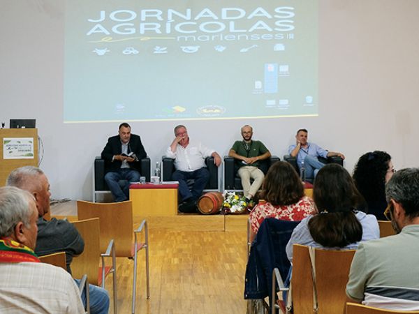 1728123834aa_Presidente_da_Federacao_Agricola_dos_Acores_presente_nas_Jornadas_Agricolas_Marienses.jpg