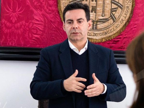 1741692760cmlagoa3_FREDERICO_SOUSA_ASSINA_CONTRATOS_PROGRAMA_COM_27_INSTITUICOES.jpg