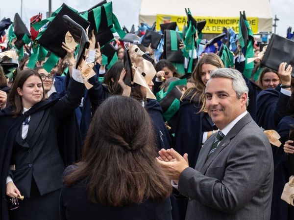1741717685cmpd3_Camara_Municipal_de_Ponta_Delgada_apoia_427_universitarios.jpg